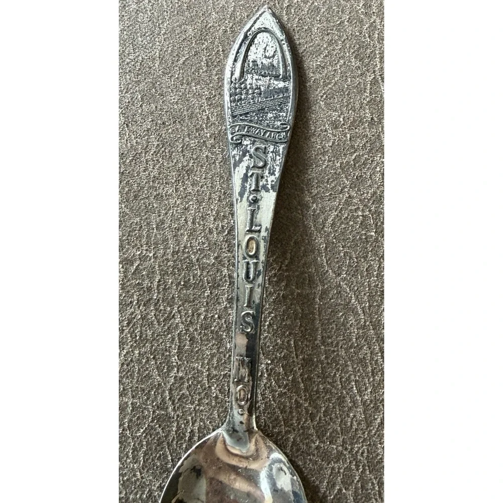 Gateway Arch St. Louis, MO Collectible Spoon Silver Tone Souvenir Silverado Bell